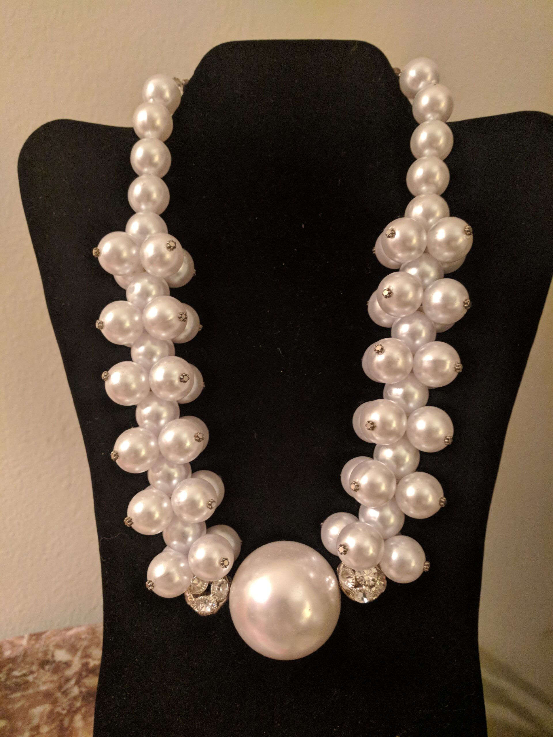 Necklace - Pearls (medium and large)
