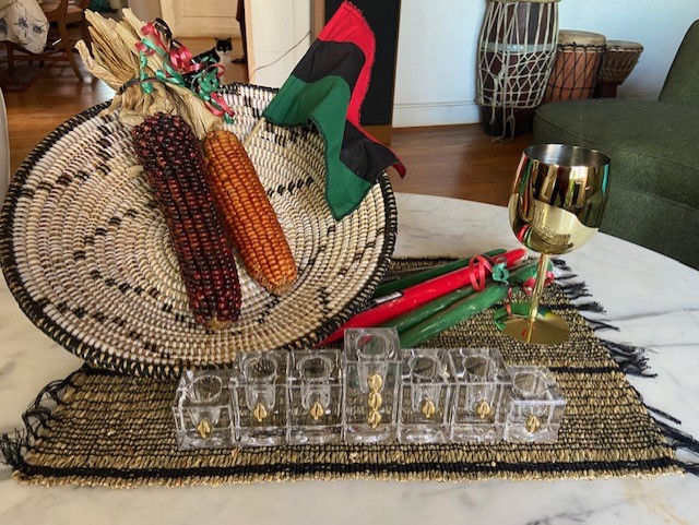 Kwanzaa Set - Gold Integrity - The link represents the close bond of family and community (corn not included)