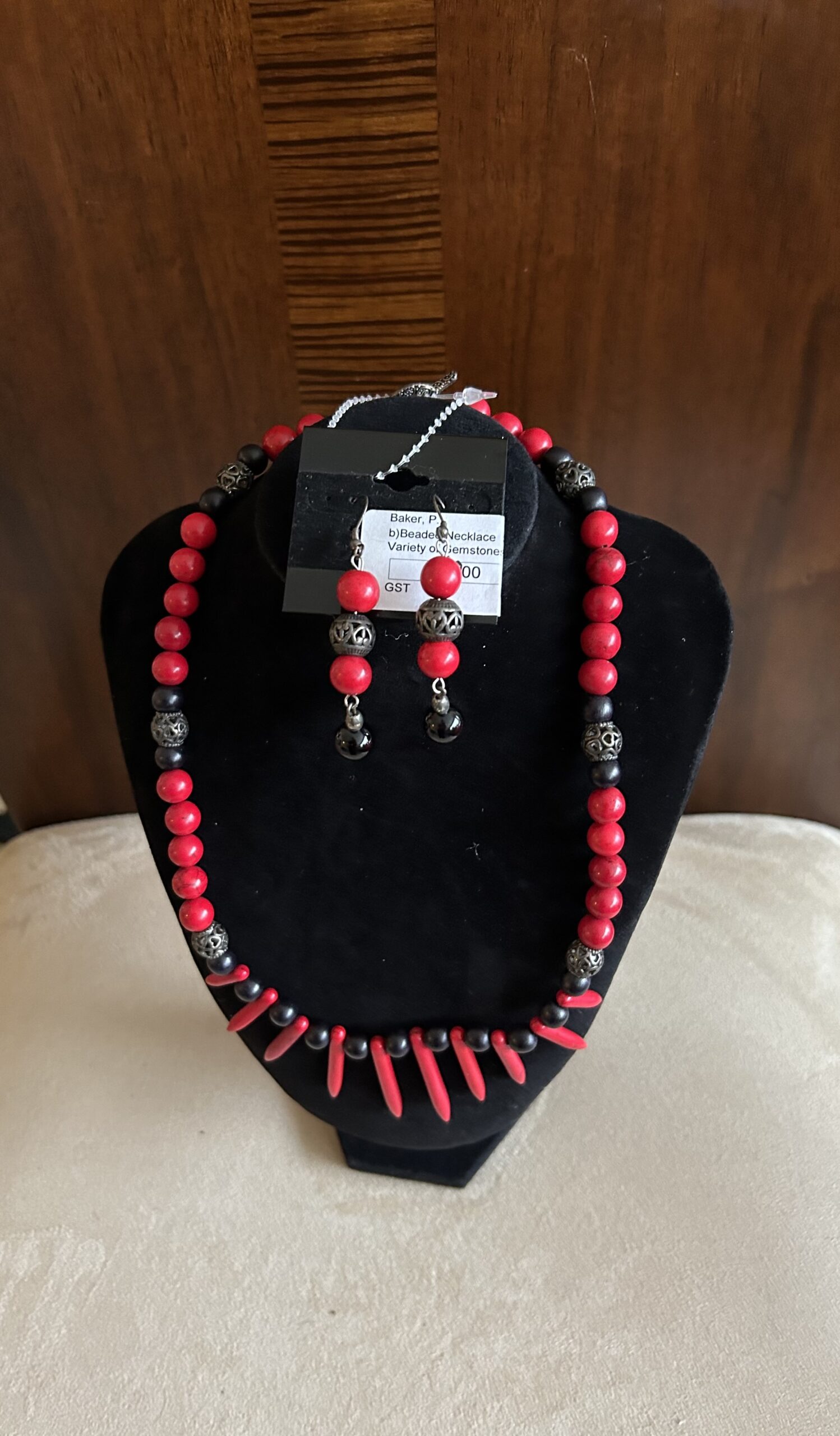 Red and black spiked necklace set
