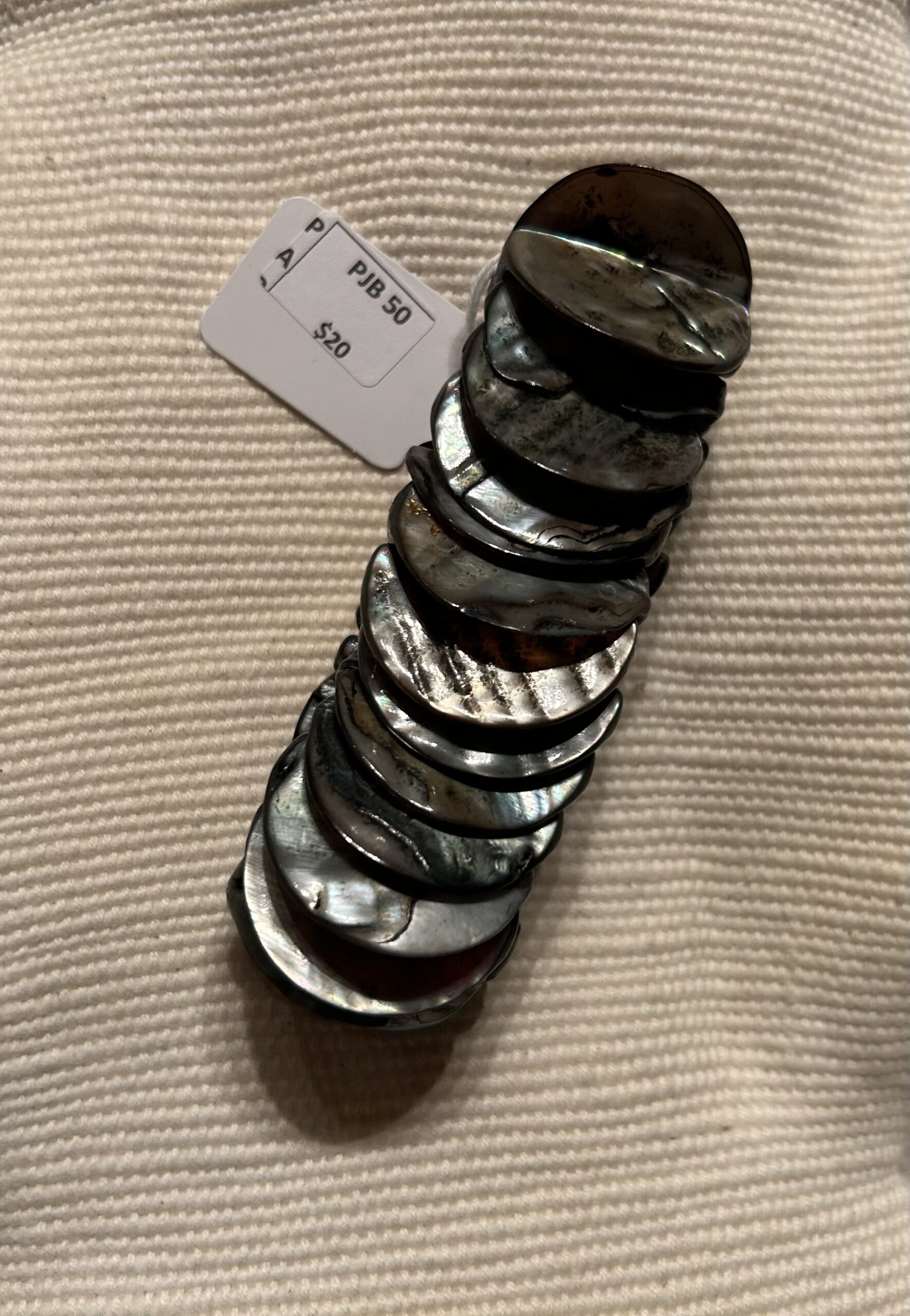 Grey dyed shell stretch bracelet