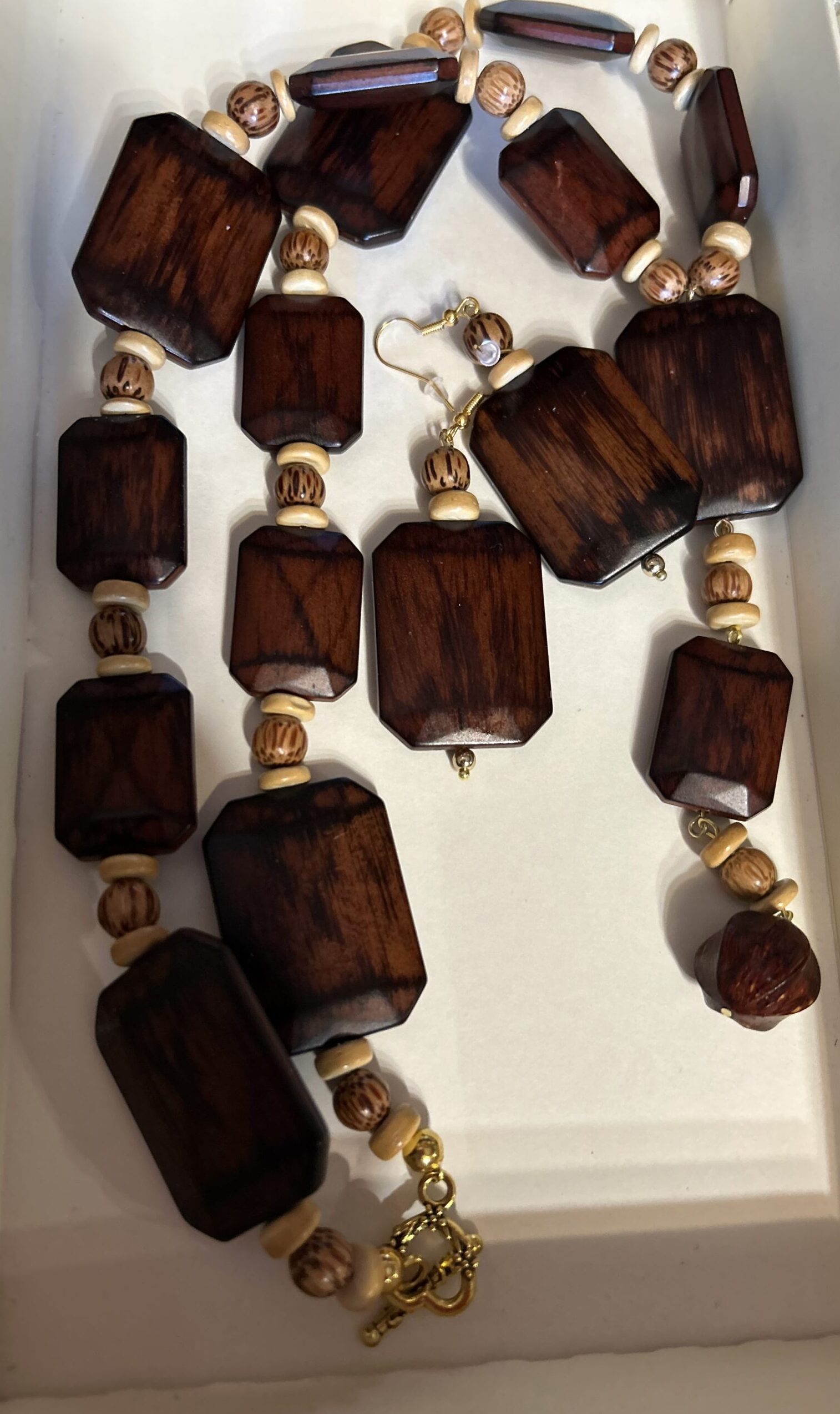 Rectangular wood necklace set